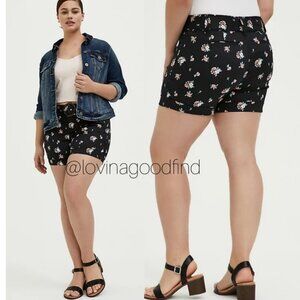 Torrid BELTED MID SHORT SATEEN FLORAL BLACK NWT sz 20